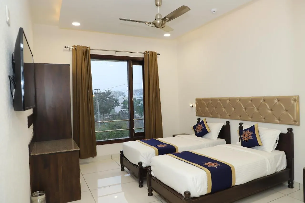Clover Inn Udaipur Hotel