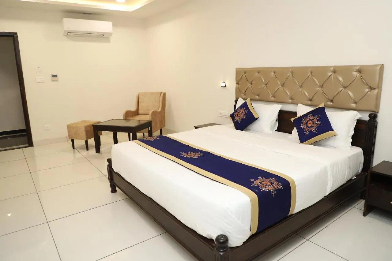 Hotel Clover Inn Udaipur
