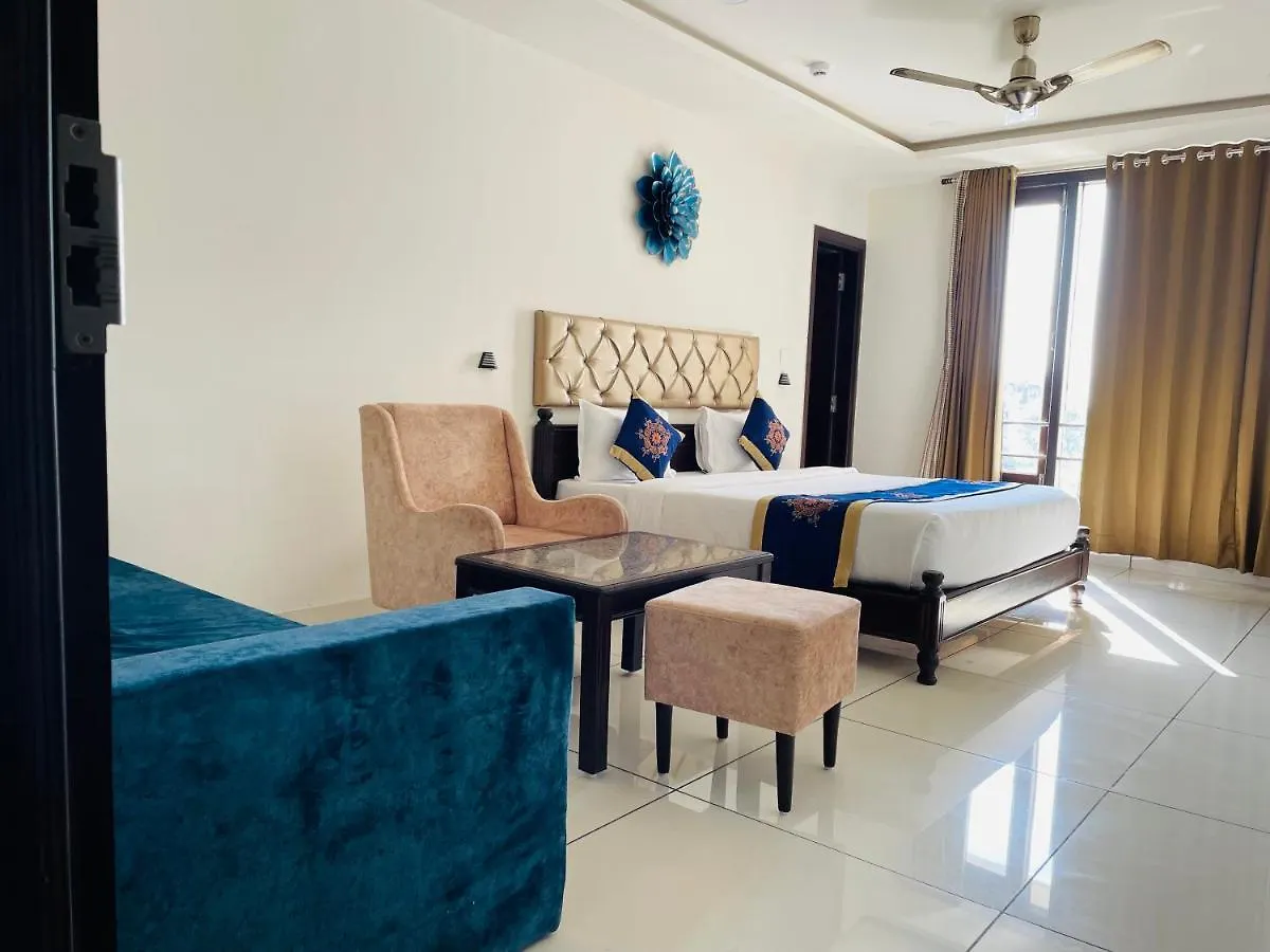 Hotel Clover Inn Udaipur