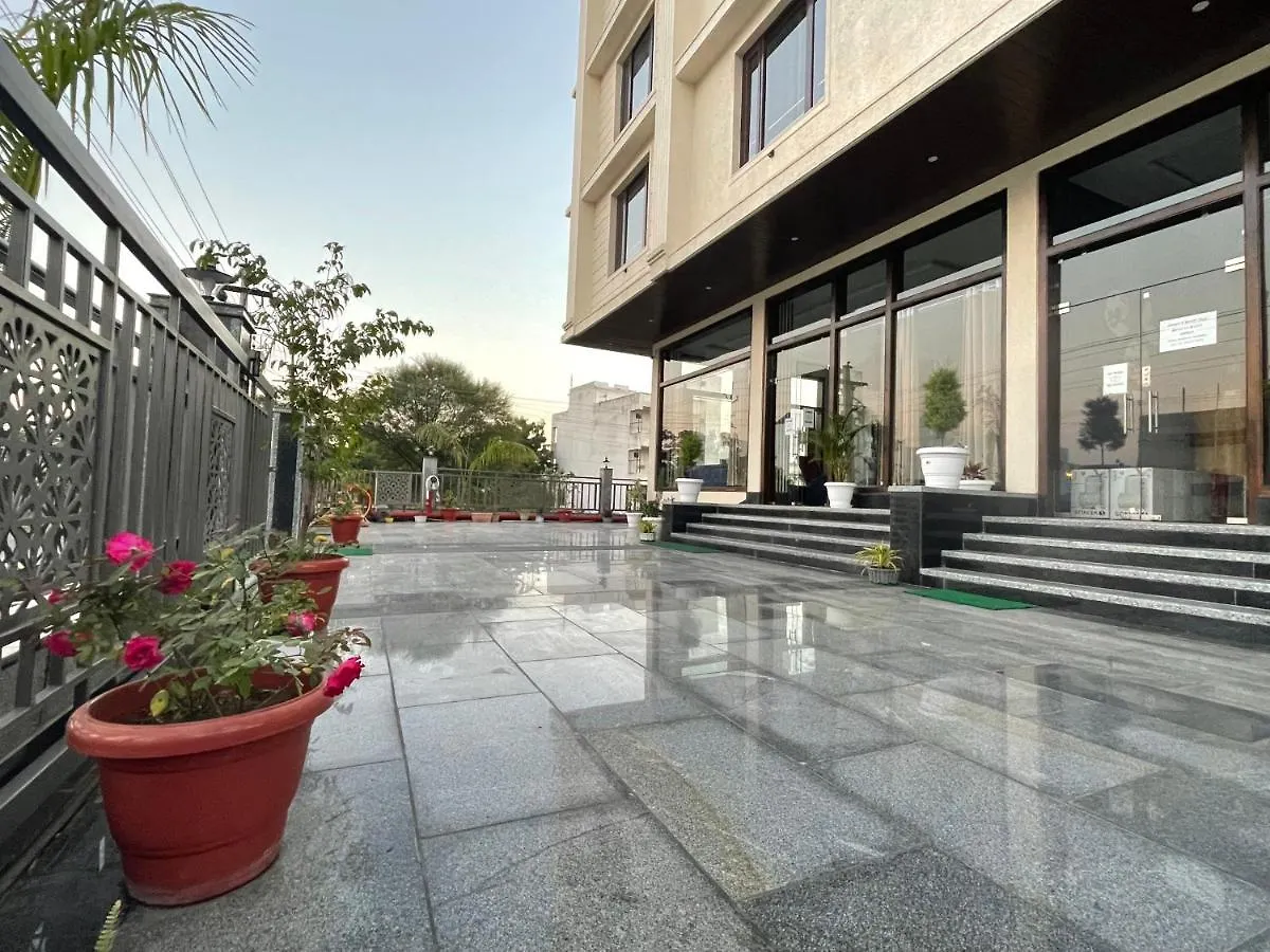 Clover Inn Udaipur Hotel