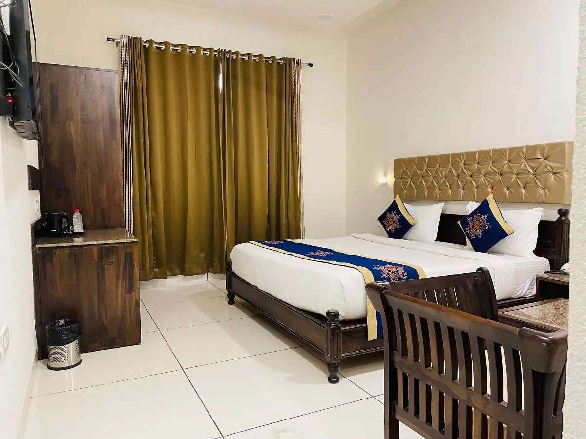 Hotel Clover Inn Udaipur
